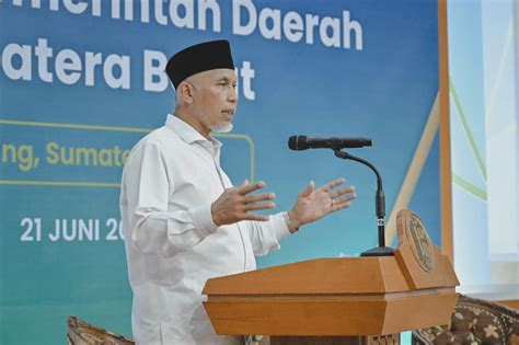 Raih 9 Penghargaan Gubernur Mahyeldi Targetkan Sumbar Sebagai Pusat