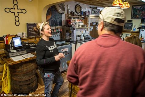 Colorado Shooters Grill Arms Waitresses With Loaded Guns Daily Mail