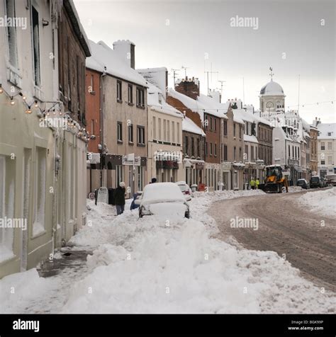 Kelso Scotland In Winter Snow Town Centre Street Stock Photo Alamy