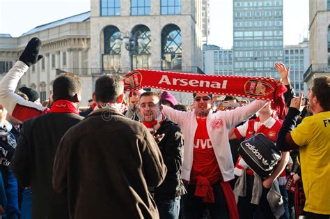 Arsenal London Fans Singing Editorial Photo Image Of Fans Italy