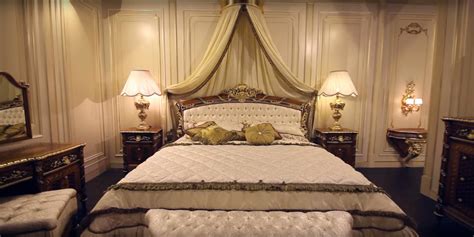 Classic Bedroom In Walnut Louis Xvi Noce E Intarsi The Luxury Meets