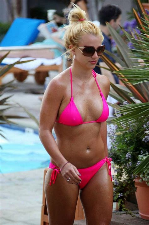 Britney Spears Big Boos With Latest Hot Bikini Images 2015 Beautiful