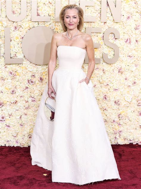 Gillian Anderson Explains Jaw Dropping Nsfw Golden Globes Dress Detail Perez Hilton