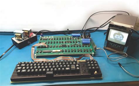 Images Look Inside This Incredibly Rare Apple 1 Computer Apple Must