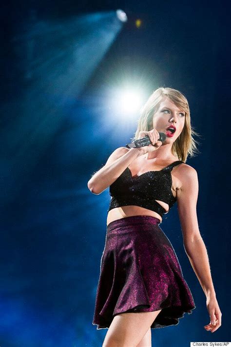 Taylor Swift Gets Stuck On Stage When Part Of Her ‘1989 Tour Set Malfunctions But Handles It
