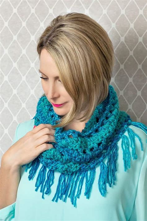 Quick And Easy Crochet Cowl Scarf W Fringe Scattered Thoughts Of A