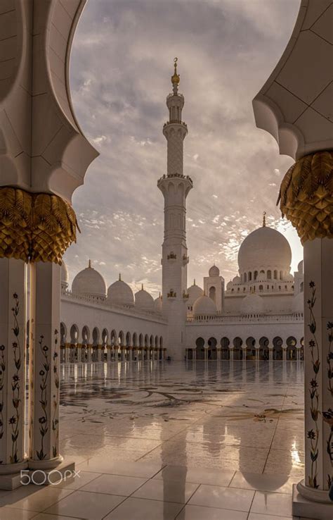 Luxury In 24 Hours Abu Dhabi United Arab Emirates In 2020 Islamic