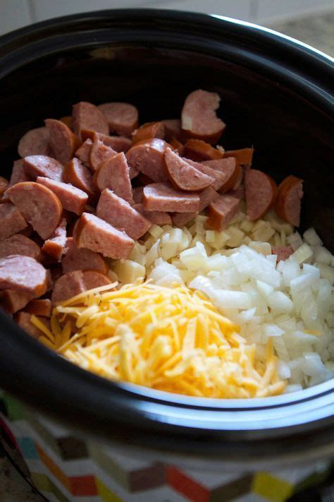 In the bottom of a large bowl, mix the sour cream with paprika, salt, pepper, nutmeg and cayenne until distributed. Smoked Sausage and Hash Brown Casserole in 2020 | Recipes ...