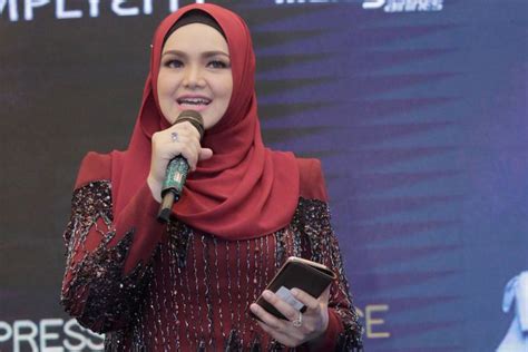 Indonesia jadi pembuka dato sri siti nurhaliza on tour di tiga negara. Siti Nurhaliza Akan Menari di Konser Dato Sri Siti ...