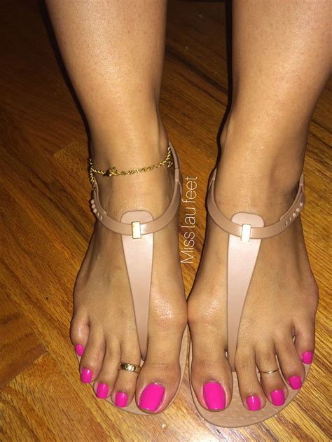 Pink Pedicure Beige Thong Sandals Beautiful Toes Pretty Toes Pink Pedicure Toe Art Foot Love