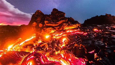 Photographer Captured Lava The Moon A Meteor And The Milky Way In One