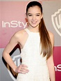 Body Measurements of Hailee Steinfeld with Height Weight Bra Size Shoe ...