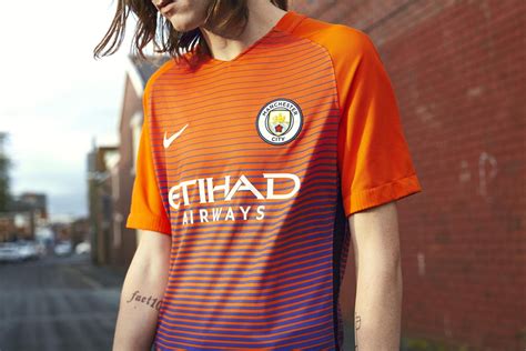 For the latest news on manchester city fc, including scores, fixtures, results, form guide & league position, visit the official website of the premier league. Terceira camisa do Manchester City 2016-2017 Nike » Mantos ...