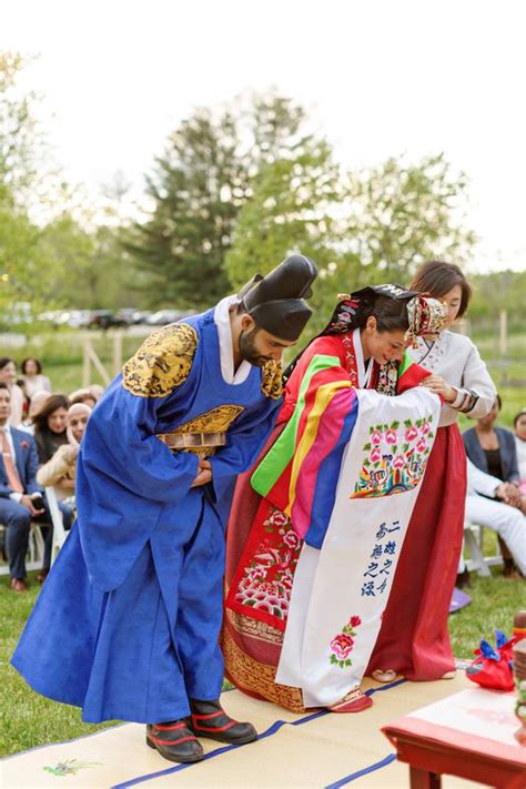 9 Korean Wedding Traditions You Need To Know