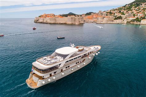 The choice between Croatia cruise, private tours, and escorted tours