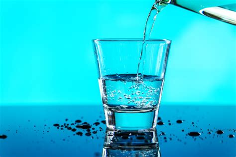 Bagaimana Sih Bentuk Air Jika Dimasukkan Ke Dalam Gelas Okezone Edukasi