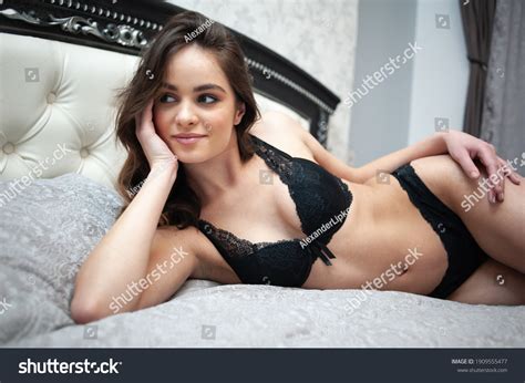 Hot Women Naked Bilder Stockfotos Und Vektorgrafiken Shutterstock