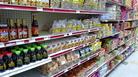 Crisp fried dough wafers along with boiled potatoes, yogurt and chutney and topped with chaat masala and sev. Specialty Stores: Around the World Market - Food Cary