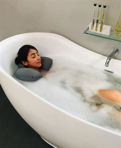 The Head Floater™ Luxury Bath Pillow 100 Senses
