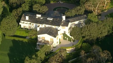 Jeff bezos bought a hollywood mansion that includes 9 acres of prime los angeles real estate, and a whole lot of backstory. Protesters march outside Jeff Bezos' $165million Beverly ...