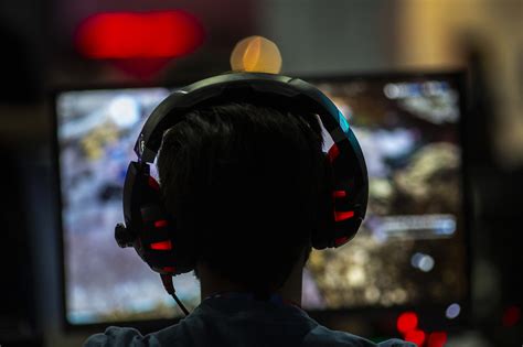 How To Quit Video Games: New Study Finds Promising Therapy, Urges Drug ...