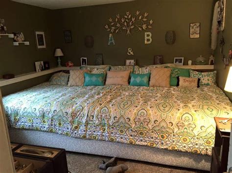 You might be tempted to just get the biggest size mattress possible, but mattresses are a lot like diamonds: Who doesn't love a big bed! This is a king size and a twin ...