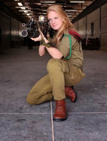 Foto Dan Gambar Tentera Wanita Negara Israeli Yang Cantik Berjambang