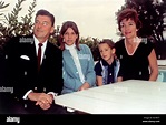 RONALD REAGAN mit Frau Nancy und seinen Kindern Patty und Ron Jr ...