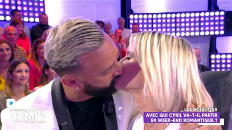 Cyril Hanouna Et Kelly Vedovelli S Embrassent Moment G Nant Sur Le Plateau De Tpmp Rtl People