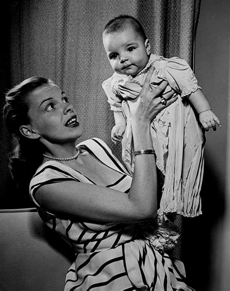 Judy Garland With Her Daughter Liza Minnelli 1946 Oldschoolcool