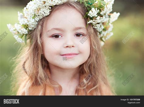 Cute Kid Girl 4 5 Year Image And Photo Free Trial Bigstock