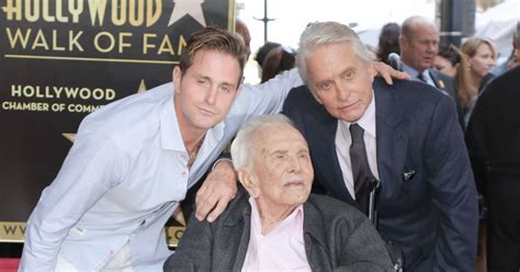 Cameron Douglas Avec Son Père Michael Douglas Et Son Grand Père Kirk