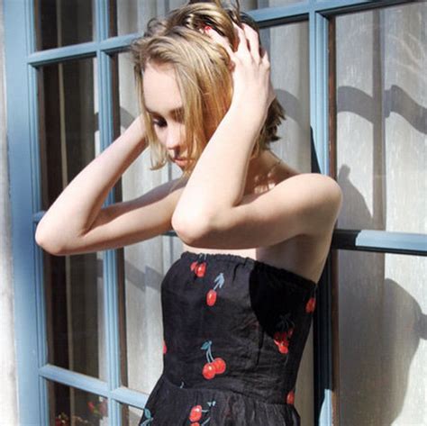 photos lily rose depp découvrez son tout premier shooting photos pour oyster magazine