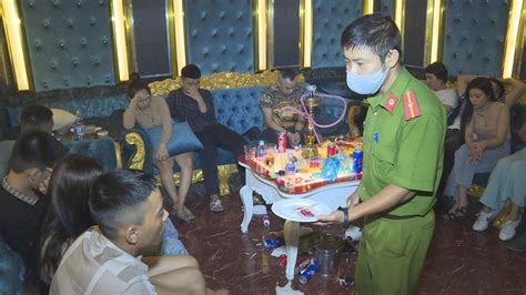 Sử Dụng Ma Túy Trong Quán Karaoke 7 Thanh Niên Bị Bắt