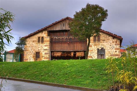 Con la ayuda de la diputación foral de bizkaia y el ayuntamiento de mungia han conseguido crear un espacio didáctico y de ocio donde los más pequeños aprenden. El Ayuntamiento de Sestao organiza excursiones a la Casa ...