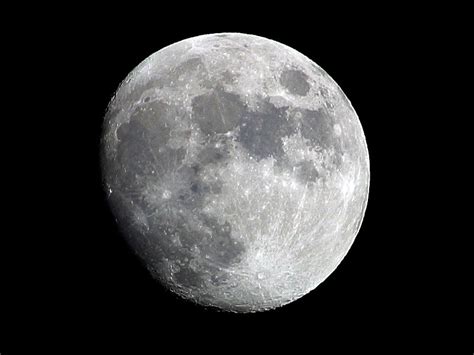 File:Moon.jpg - Wikimedia Commons