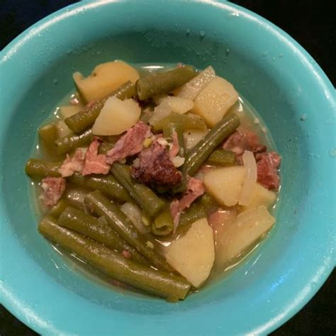 Growing up, i only knew green beans as the super tender southern style recipe with bacon and onions. SLOW COOKER GREEN BEANS, HAM AND POTATOES