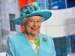 This just in: The queen! Elizabeth visits BBC - TODAY.com