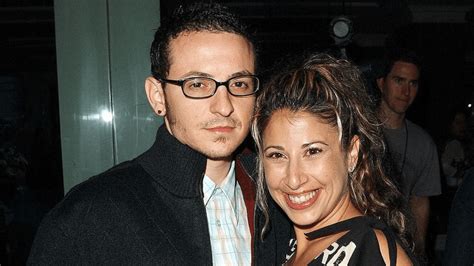 Ex Esposa De Chester Bennington Samantha Lança Memória Sobre O Artista Saiba Mais Wikimetal