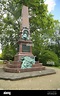Landgrave monumento de Federico II con escudo de armas, conde ...