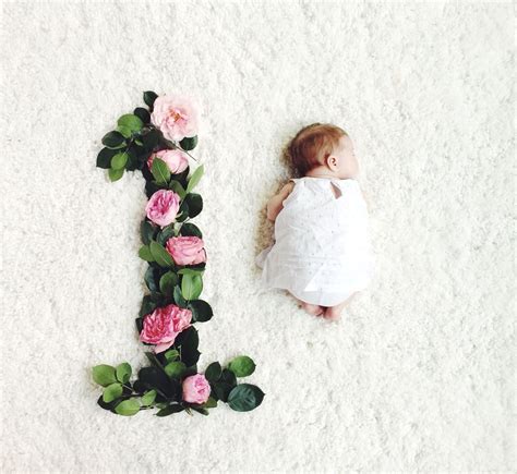 Pin De Sanjana Reddy En Baby Photoshoot Primer Mes Bebe Poses Para