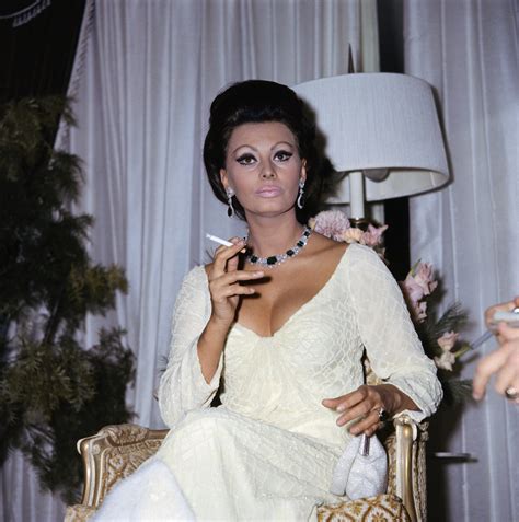 Take The Vibe Of This Sophia Loren Moment Into Your Holidays Go Fug