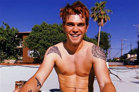 During the interview, apa also revealed the challenges he had. KJ Apa Nude Selfie Video & Sexy Shirtless Scenes - Men ...