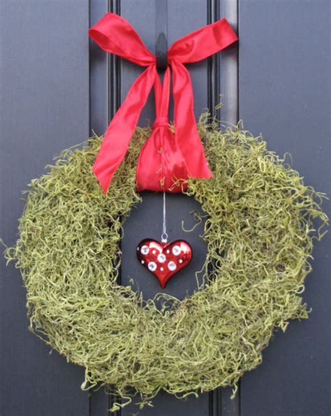 10 Front Door Valentines Day Wreaths