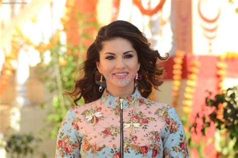 Sunny Leone Promote Mastizaade On The Sets Of Chidya Ghar On Th Jan Sunny Leone