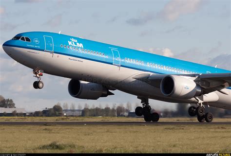 Ph Aka Klm Airbus A330 300 At Amsterdam Schiphol Photo Id 251474