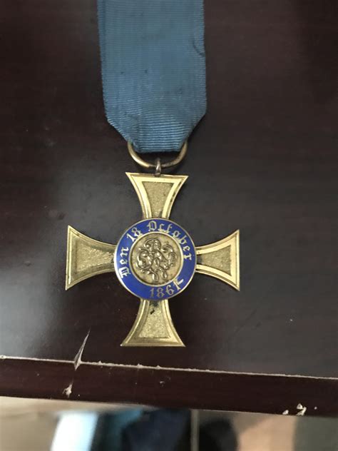 Any Help Identifying This Medal Found It At A Yard Sale