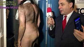 Smallest penis ever Rosario Muniz completamente nudo presentato da Andrea Diprè XNXX COM