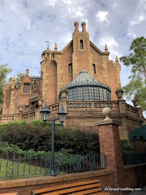 News The Haunted Mansion Is Back Open In Disney World The Disney