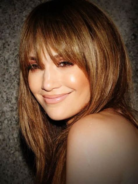20 Side Fringe Medium Length Hairstyles For A Modern Look